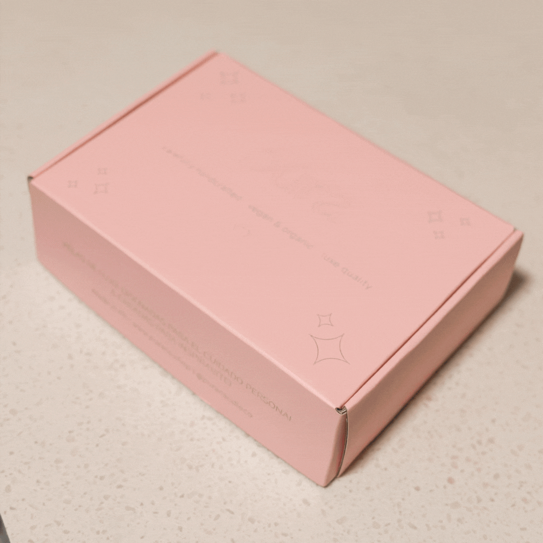 The scent sample box is shown as it opens and all candles end up opened in a stop motion video