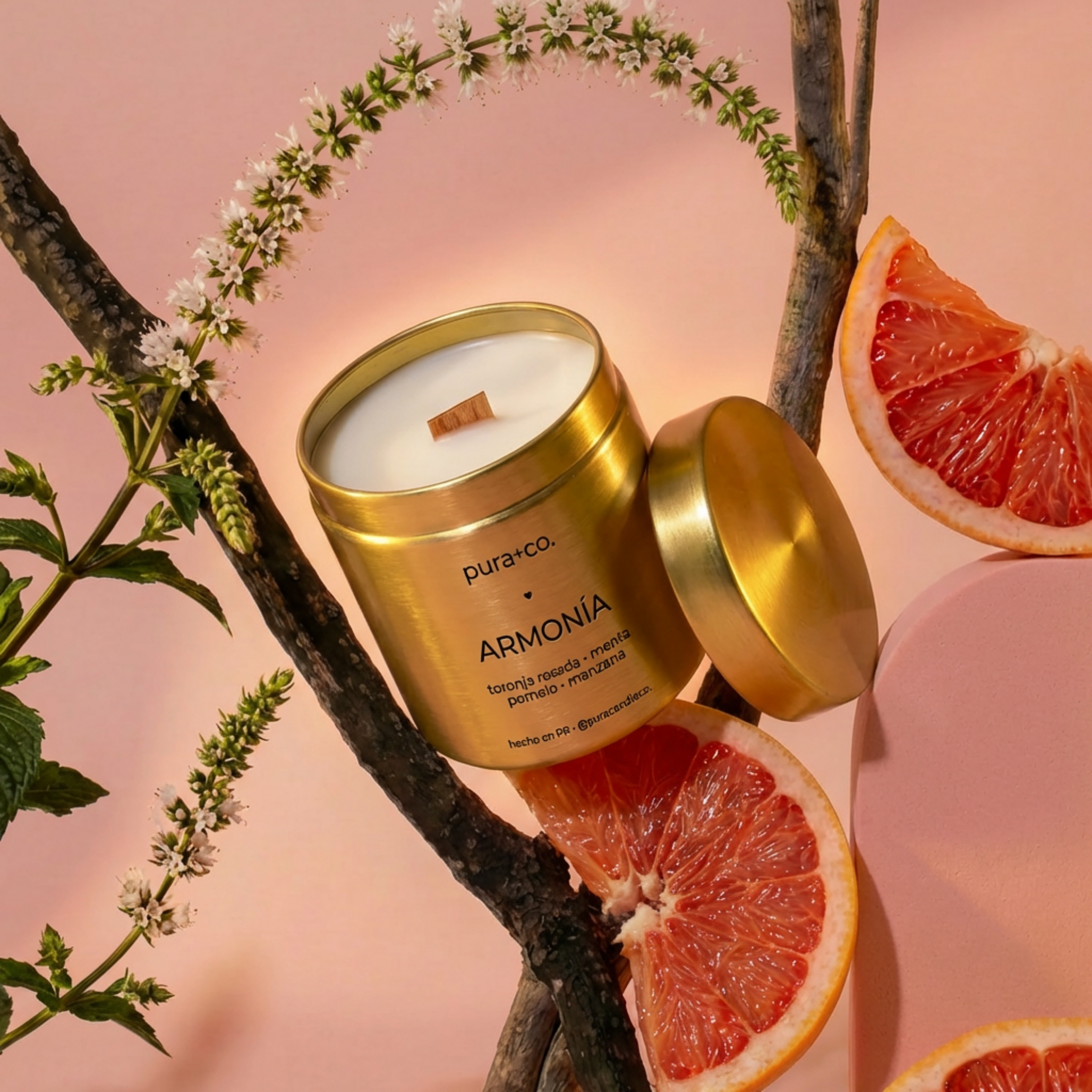 Armonia 10oz Gold Candle Jar | Pura+Co | Surrounded by the main ingredients Pink Grapefruit, Mint, Pomelo and apple | Vela Artesanal | Coco-apricot wax | Cera Natural | Vegan | Natural Candle | Clean Candle | Handmade Skin Care | Puerto Rico