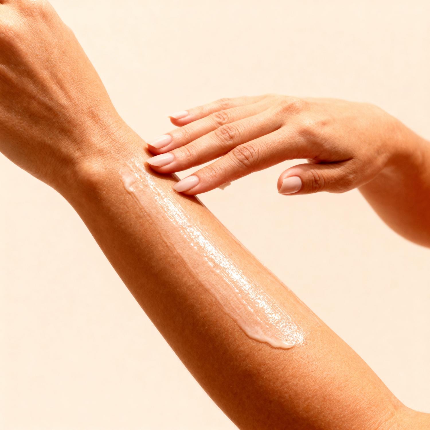 Pura+Co | The Armonia body butter is being spread in one persons arm showing the smooth texture |  Grapefruit Mint Scent | Handmade Skin Care | Puerto Rico